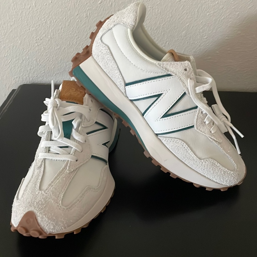 New Balance 327 sneakers